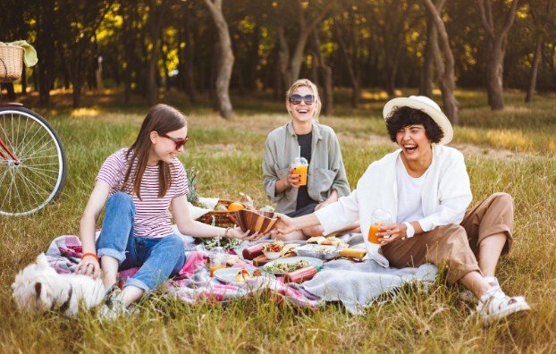 Outdoor Family Get-Togethers Made Easy: Get Fun Ideas for All Seasons