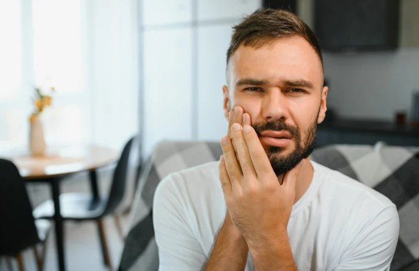 Symptoms of a Chipped Teeth