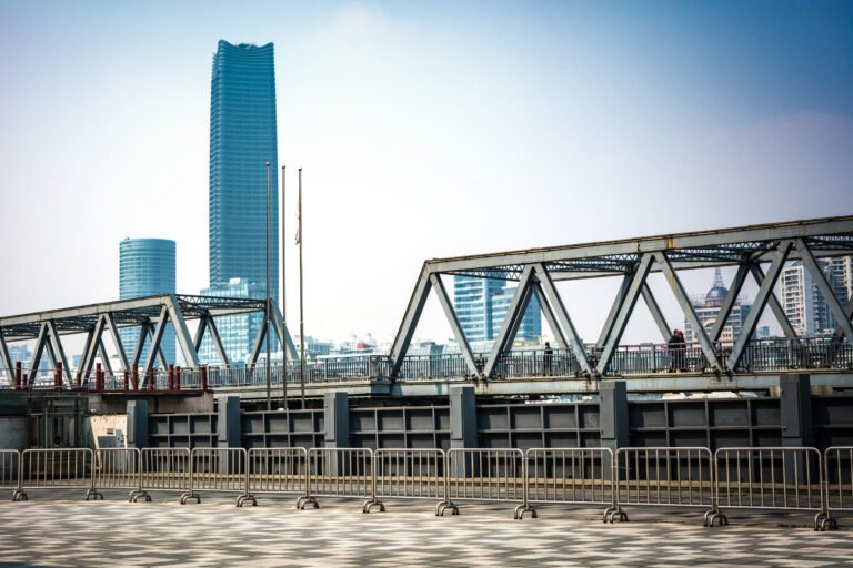 Best Practices for Positioning Large Materials in Modern Construction